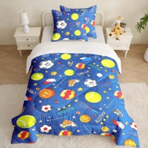 Kinderdekbed 140x200 cm - 4-seizoenendekbed set met sportballen print - Microvezel - Inclusief 2 kussenslopen 80x80 cm - Voor jongens (8785356004323)